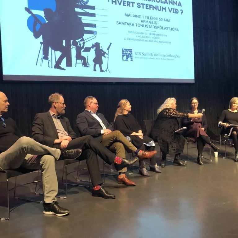 Pallborðsumræður í dagskrárlok