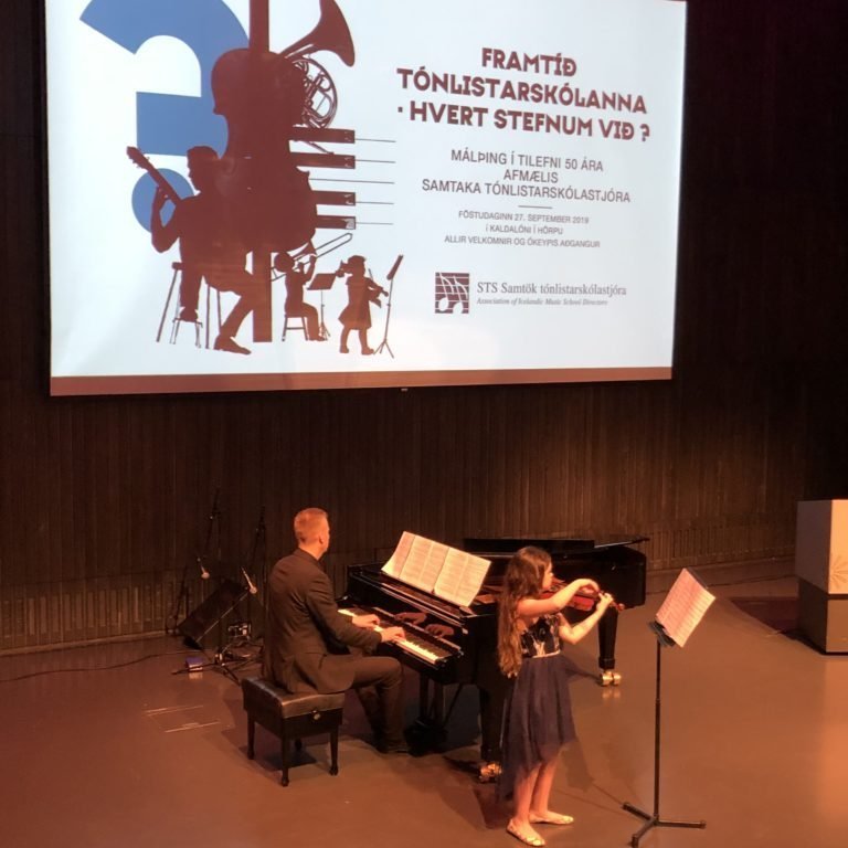 Tónlistaratriði frá MÍT